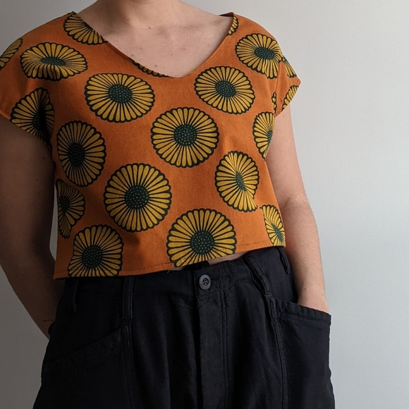 Sunflower Top - Cropped - Picture 2 of 5